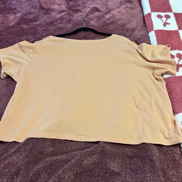 Gently loved Women’s Levi’s orange cropped tshirt - Picture 6 of 9